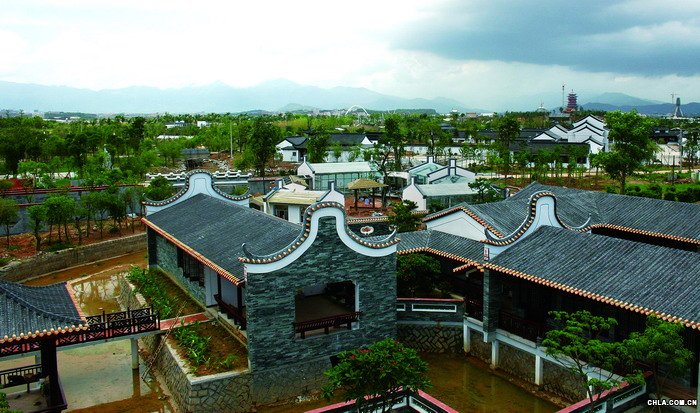 建設中的嶺南園
