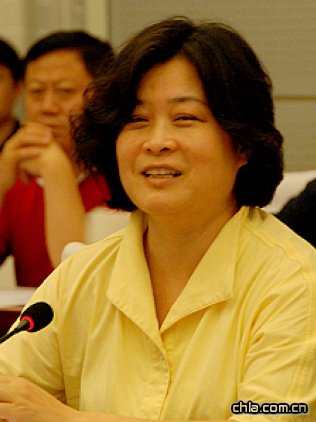 建設部城建司副司長陳蓁蓁在會上講話