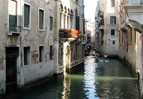˹-Venice