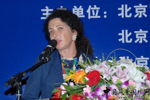 法國希農地區旅游局長兼法國盧瓦爾城堡群麗沃城堡堡主雷紐Patricia LAIGNEAU女士