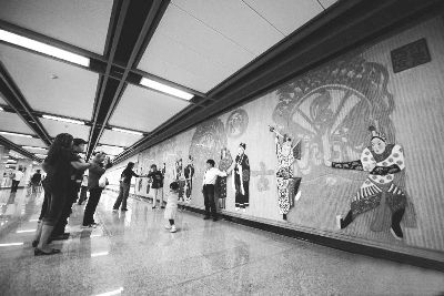 西安地鐵鐘樓站的秦腔壁畫(huà)
