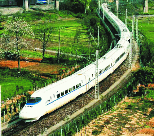 《意見》強調，鐵路用地及毗鄰區(qū)域土地要綜合開放利用。