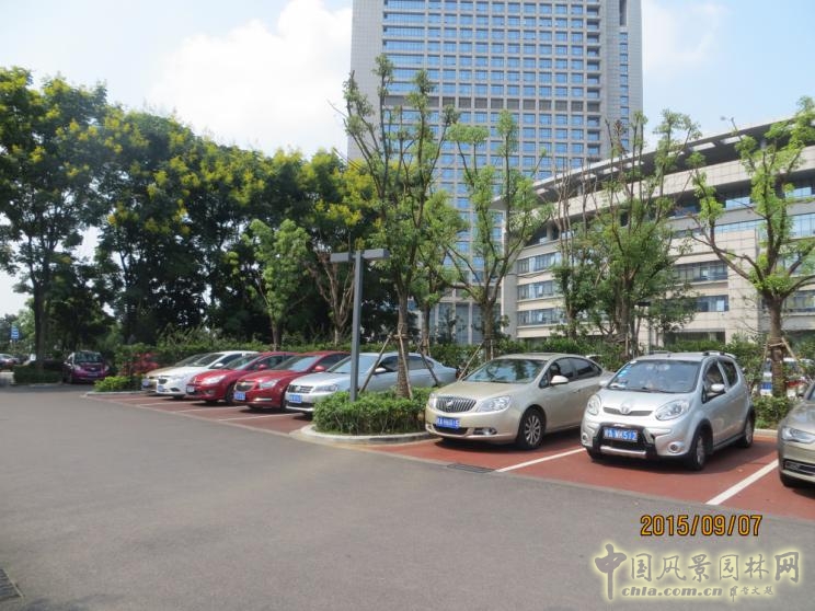 2016園冶杯:合肥市政務(wù)綜合樓室外停車場(chǎng)改造