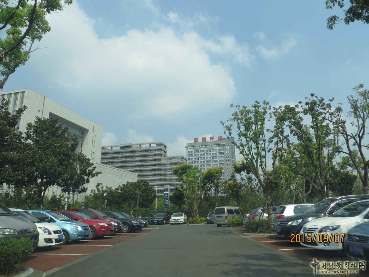 2016園冶杯:合肥市政務(wù)綜合樓室外停車場(chǎng)改造