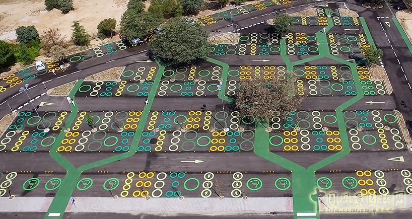 馬德里樹形結構校園停車場景觀