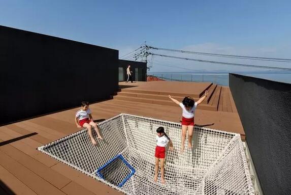 幼兒園不是游樂場，也不需要五顏六色