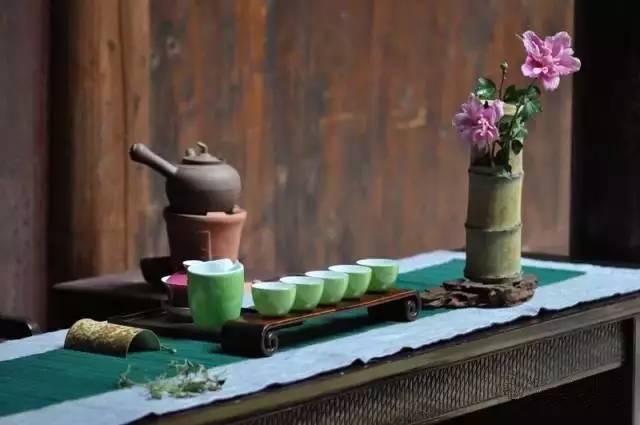 春天 茶席上的插花