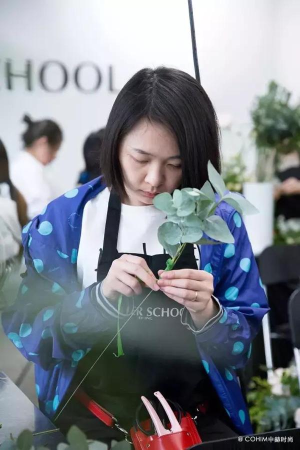 自由動(dòng)態(tài)的花藝設(shè)計(jì)帶來(lái)富有張力的視覺(jué)效果