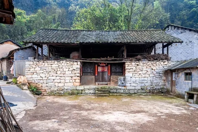 老屋改造，破敗房子變花園別墅