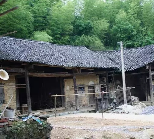 老屋改造，破敗房子變花園別墅