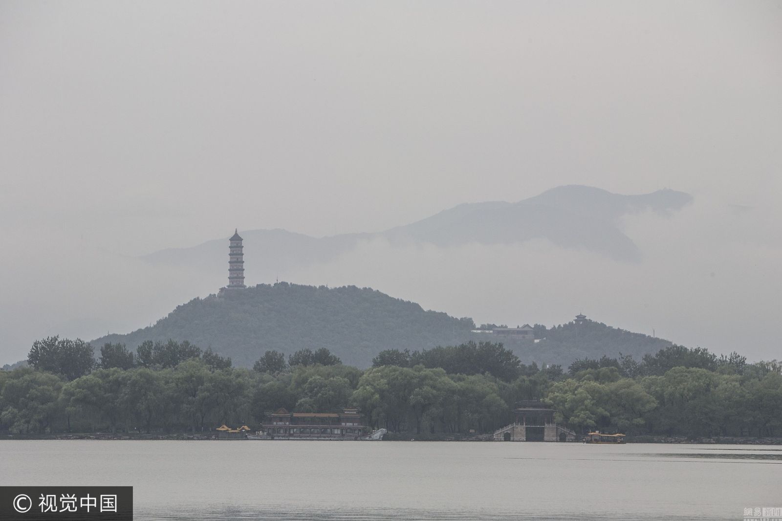 北京雨后云霧繚繞西山 皇家園林宛如水墨圖 