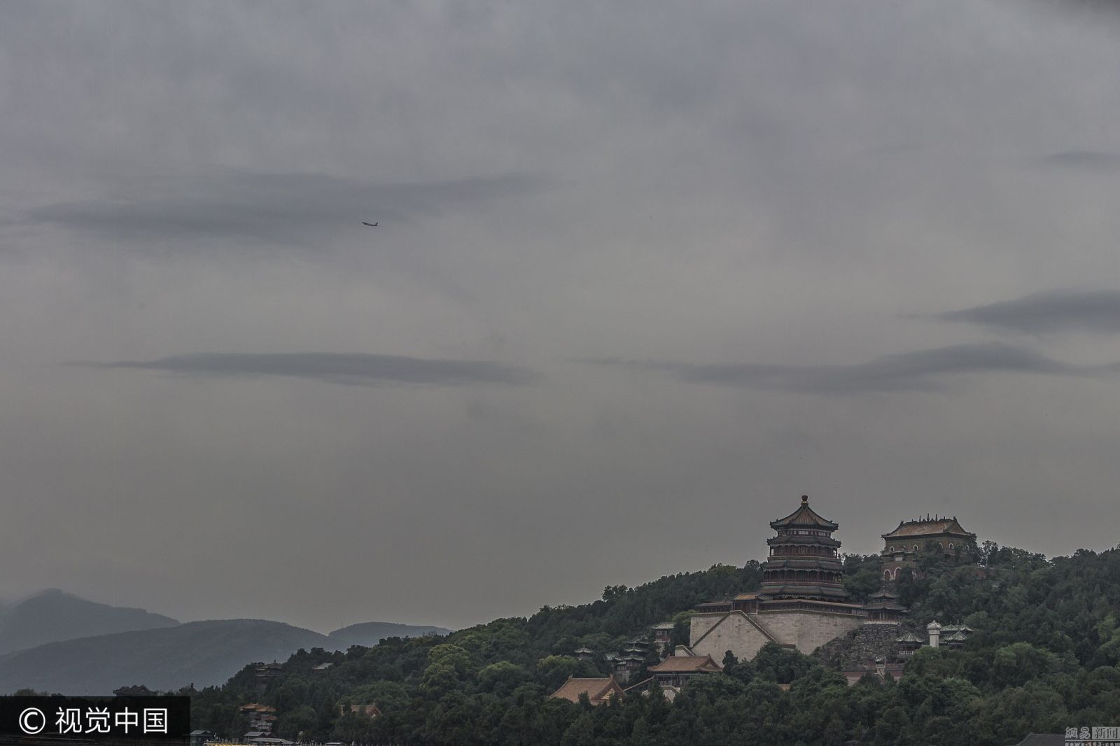 北京雨后云霧繚繞西山 皇家園林宛如水墨圖 