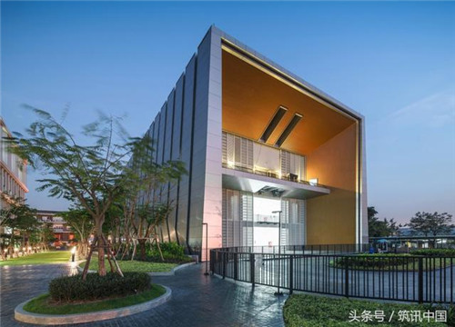 大氣磅礴的國際學(xué)校禮堂設(shè)計引人關(guān)注