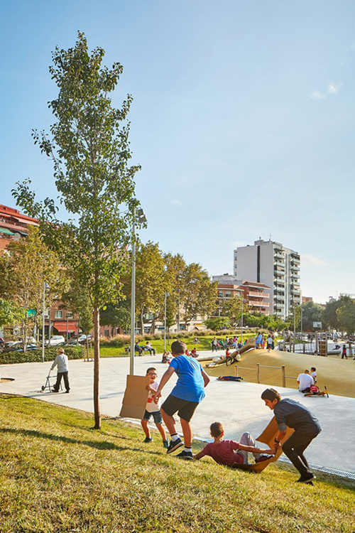城市中的俏皮沙丘：巴塞羅那Badalona 公園