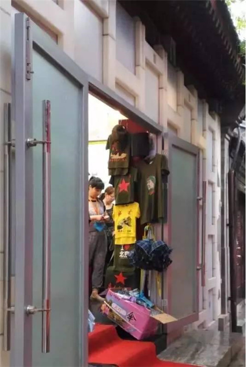 隈研吾爆改的故宮邊茶室，現(xiàn)竟變小商品攤！