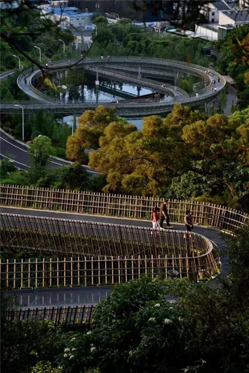 首條空中自行車道在福建廈門建起來