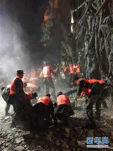四川九寨溝發(fā)生大地震 停止接待游客