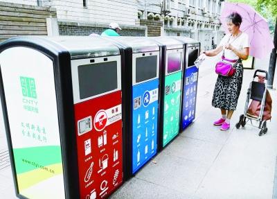 南京：太陽能垃圾箱亮相街頭