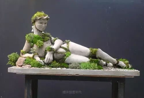 超有創意，是雕塑還是花盆？