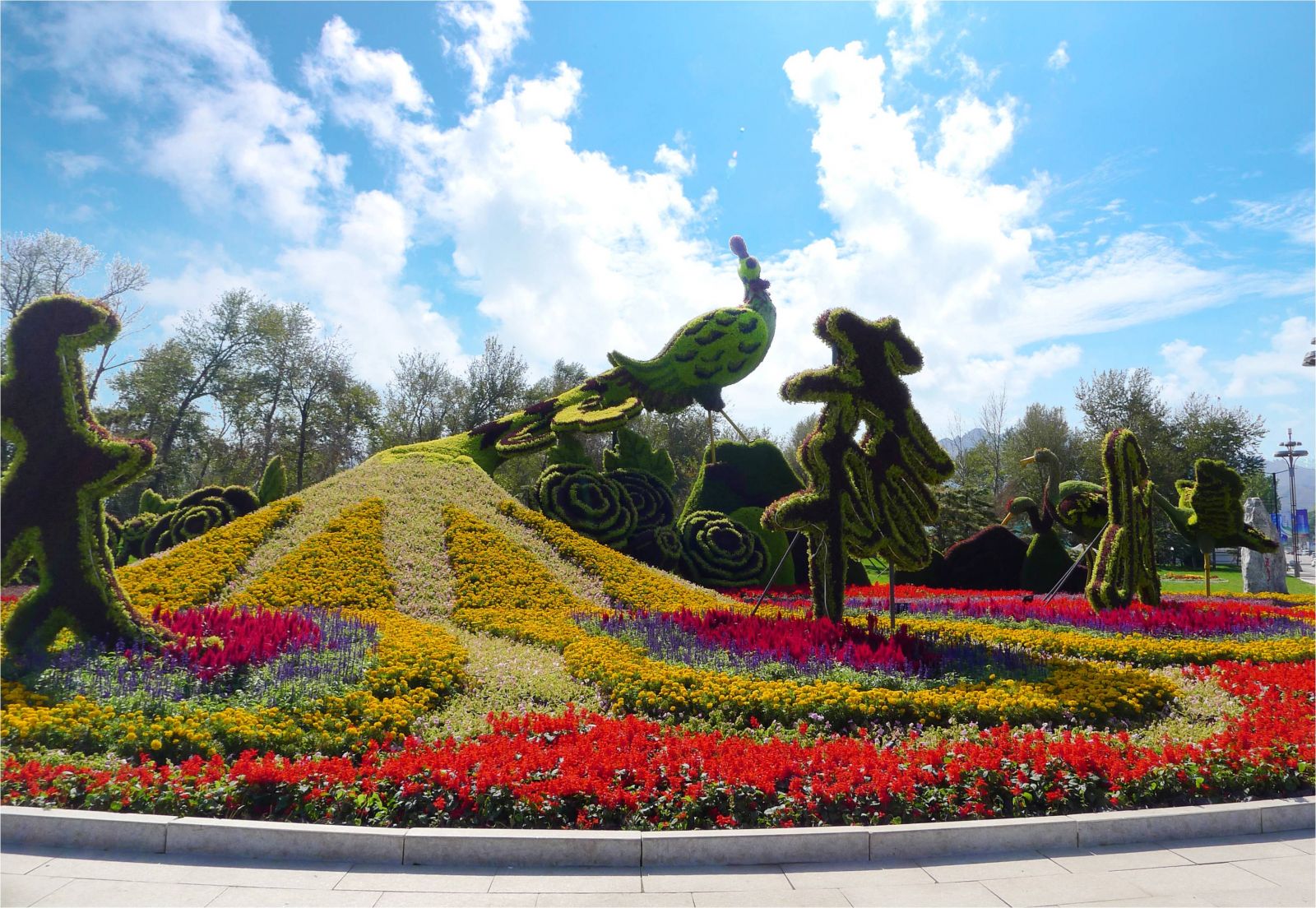 專業(yè)獎(jiǎng)：河北省首屆旅游發(fā)展大會(huì)綠雕項(xiàng)目