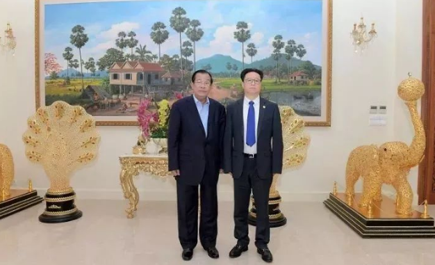 洪森總理接見(jiàn)云投集團(tuán)董事長(zhǎng) 