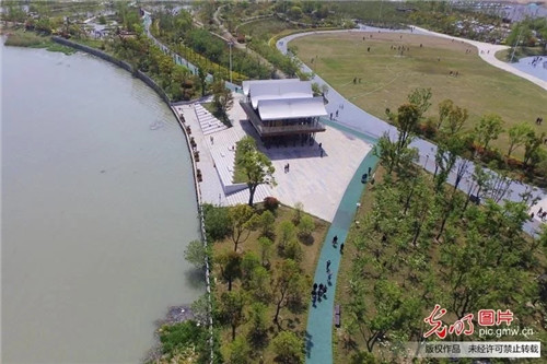 江蘇揚州古運河畔“長”出生態公園