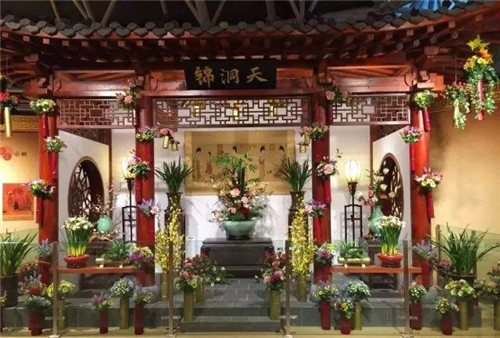 中國的插花技藝卻比其早出現(xiàn)千年！