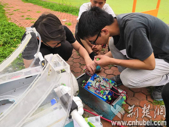 武漢大學生發明填補景觀水體清潔設備空白