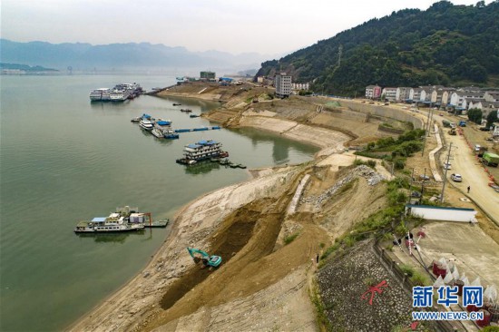 湖北秭歸：庫岸生態修復忙