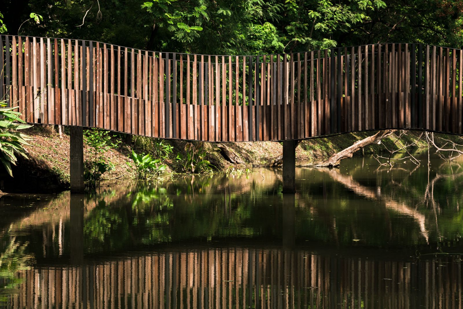 連接城市空間的和諧形式——“飛虹橋”景觀設計方案