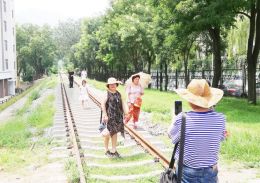 山西一大學(xué)校園內(nèi)建設(shè)火車主題公園