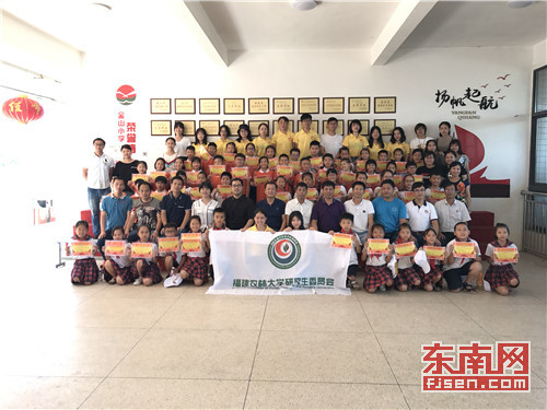 福建農(nóng)林大開展“大手拉小手”微景觀建造活動