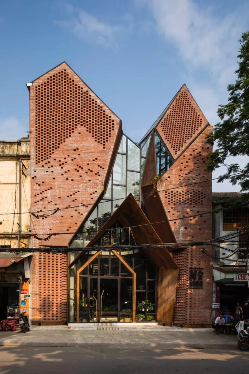 No.1986 咖啡餐廳，奇奇怪怪的‘烏鴉嘴’空間 / Le House