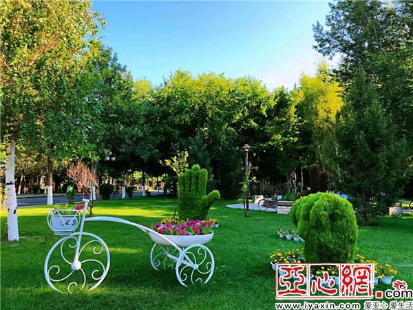 新疆：千里綠廊　百花爭艷別樣美