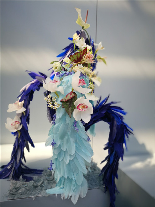 國(guó)內(nèi)外花藝大師同臺(tái)獻(xiàn)藝 秦皇島舉辦國(guó)際插花藝術(shù)展