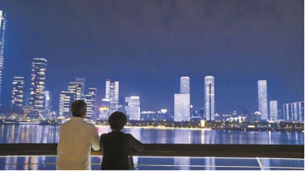 深圳“城市逐光者”講述燈光秀背后的故事