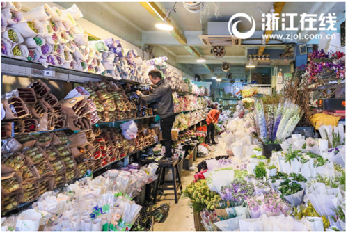 備戰(zhàn)“三八婦女節(jié)” 杭州花卉市場香正濃