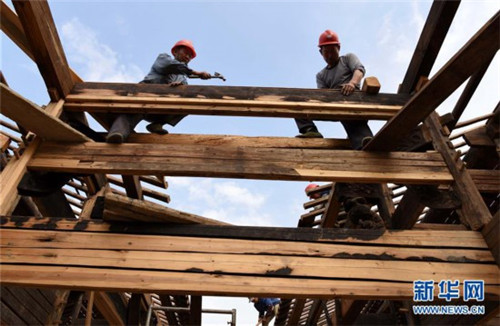 能工巧匠“復(fù)活”明清徽派老建筑