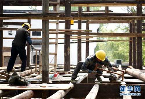 能工巧匠“復(fù)活”明清徽派老建筑