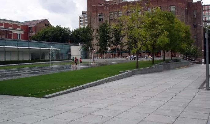 埃菲爾鐵塔周邊將改造為大花園，由哪位大師設計？
