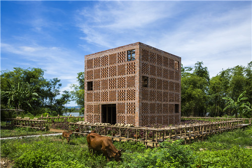 越南廣南省奠坂區Thu Bon岸邊的陶土工作室