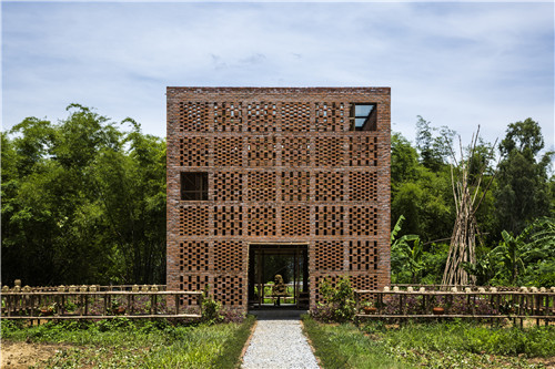 越南廣南省奠坂區Thu Bon岸邊的陶土工作室