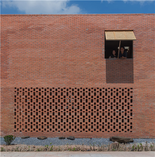 LT House