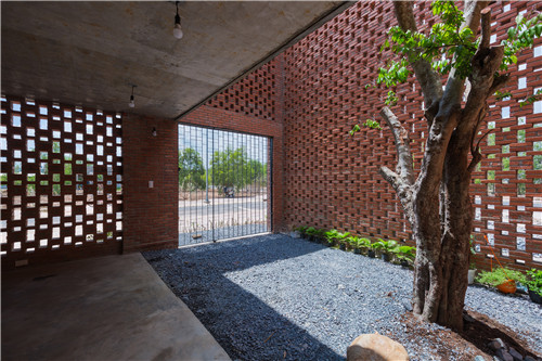 LT House