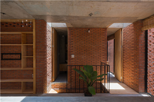 LT House