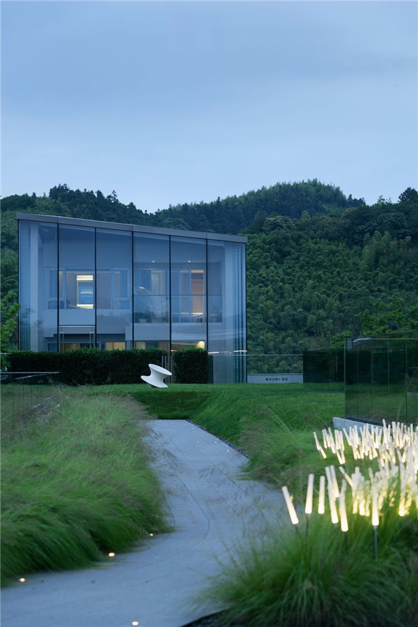 桃李湖濱