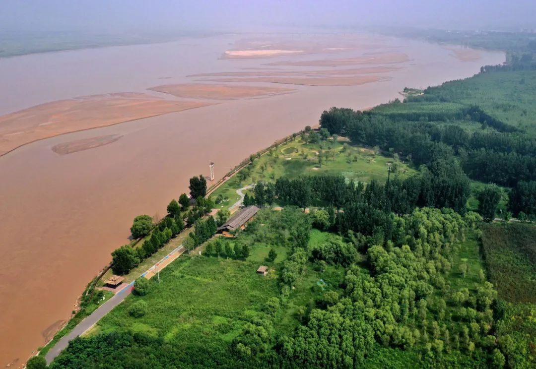 媒體批沿黃河地區“一縣一濕地、一縣一公園”做法