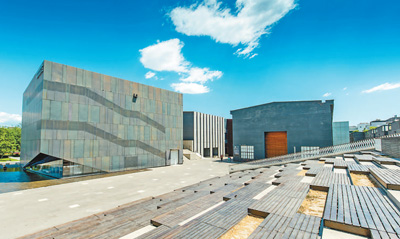 在北京五環外，走進藝術“中間”