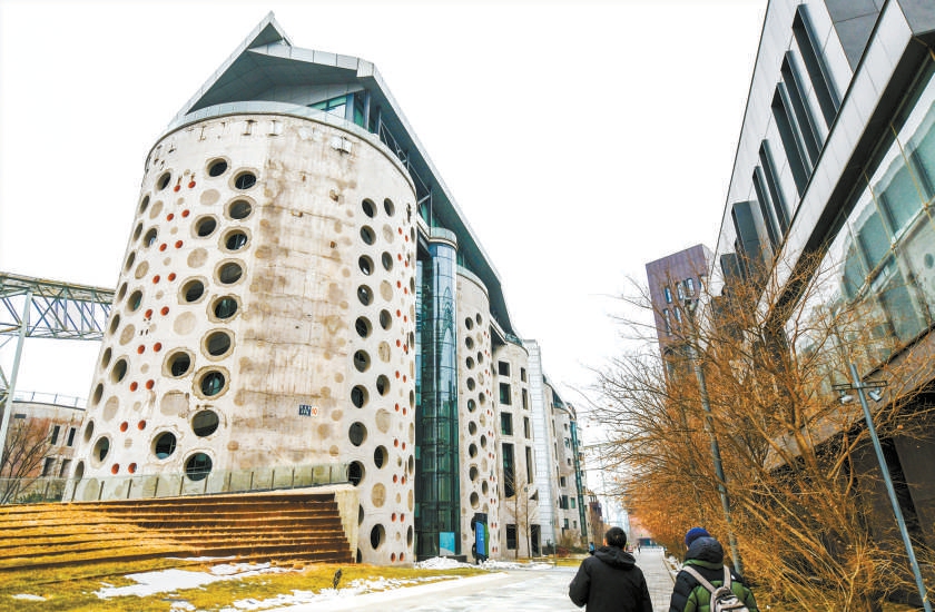 冬奧組委會(huì)駐地變身活力社區(qū) 首鋼園冬奧廣場今春亮相
