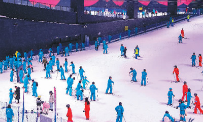 室內冰雪游成暑期消費亮點